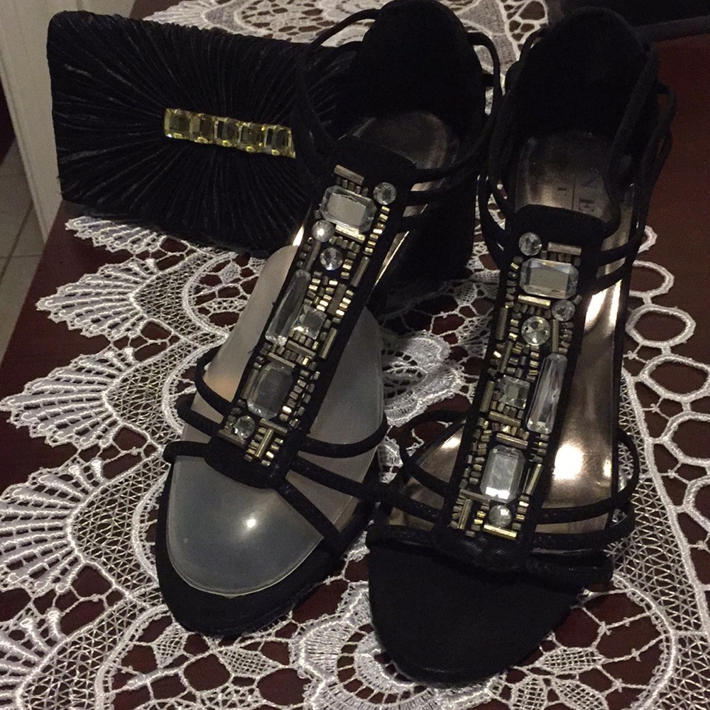 High heels black shoes